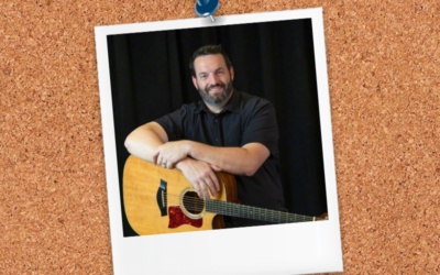 Volunteer Musician Clay Mottley Brings the Joy of Music to Friendsgiving